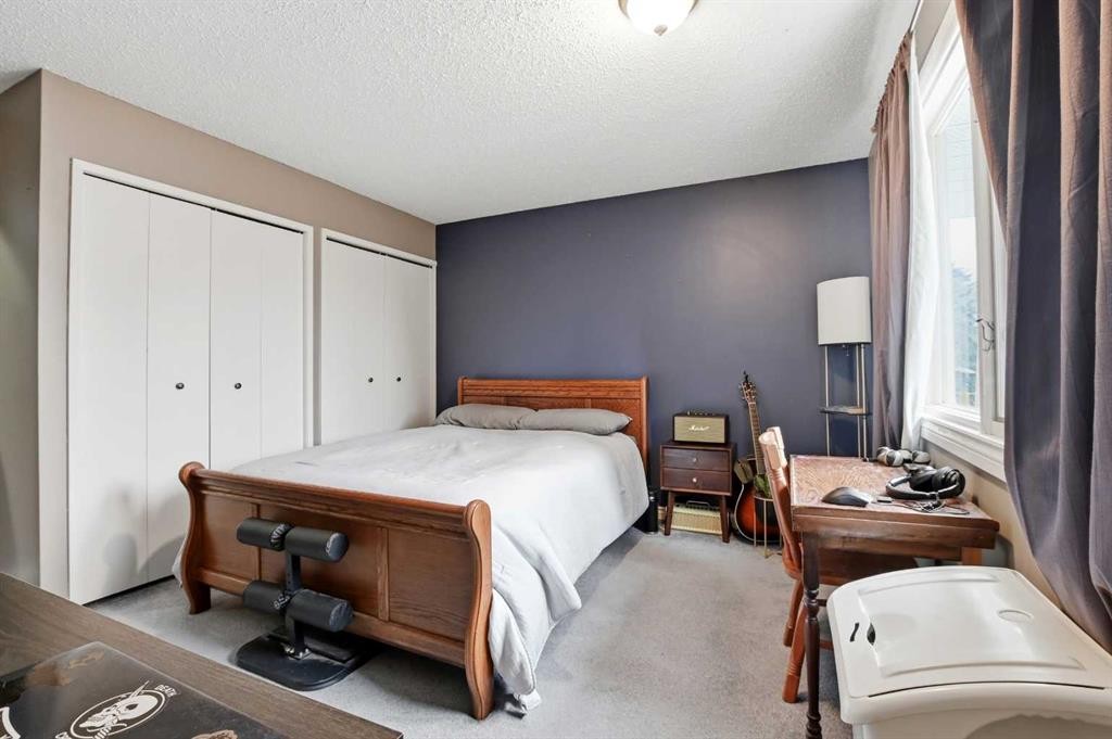 39 Norris Close, Red Deer, AB - Indoor Photo Showing Bedroom