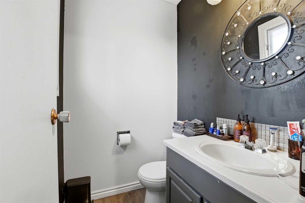 39 Norris Close, Red Deer, AB - Indoor Photo Showing Bathroom