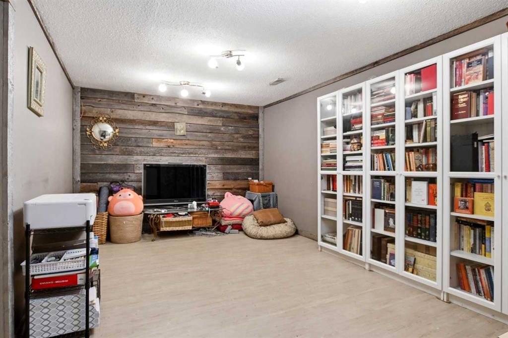 39 Norris Close, Red Deer, AB - Indoor