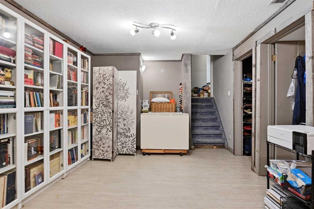 39 Norris Close, Red Deer, AB - Indoor