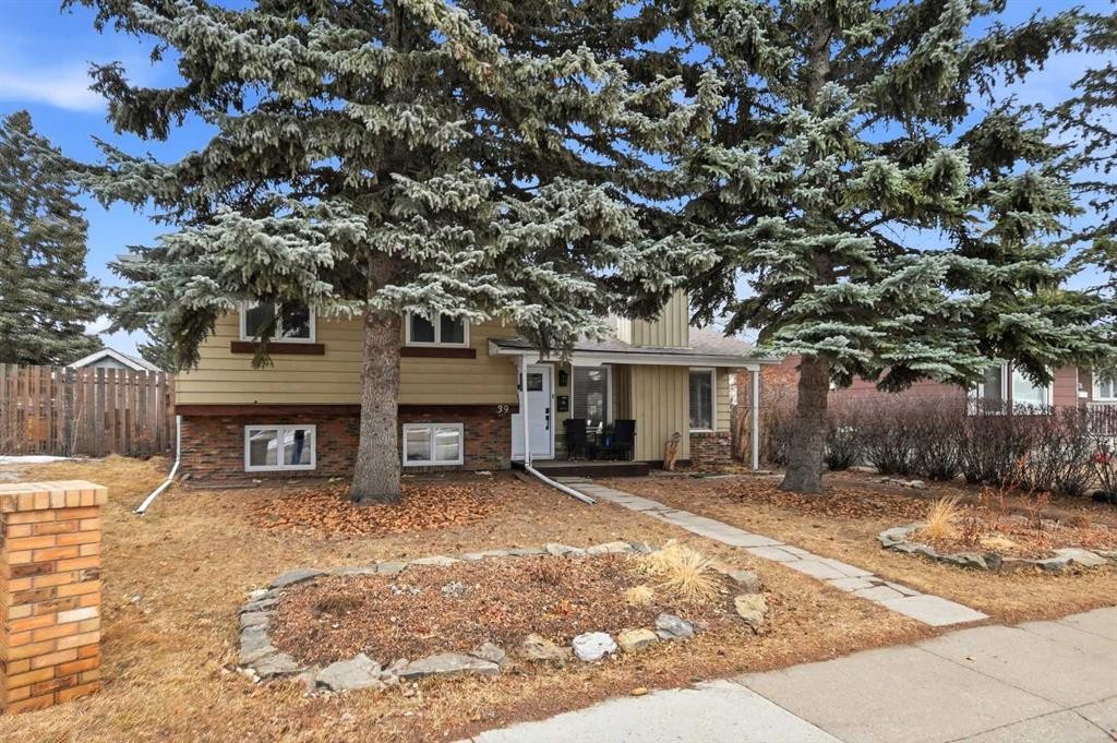 39 Norris Close, Red Deer, AB - Outdoor