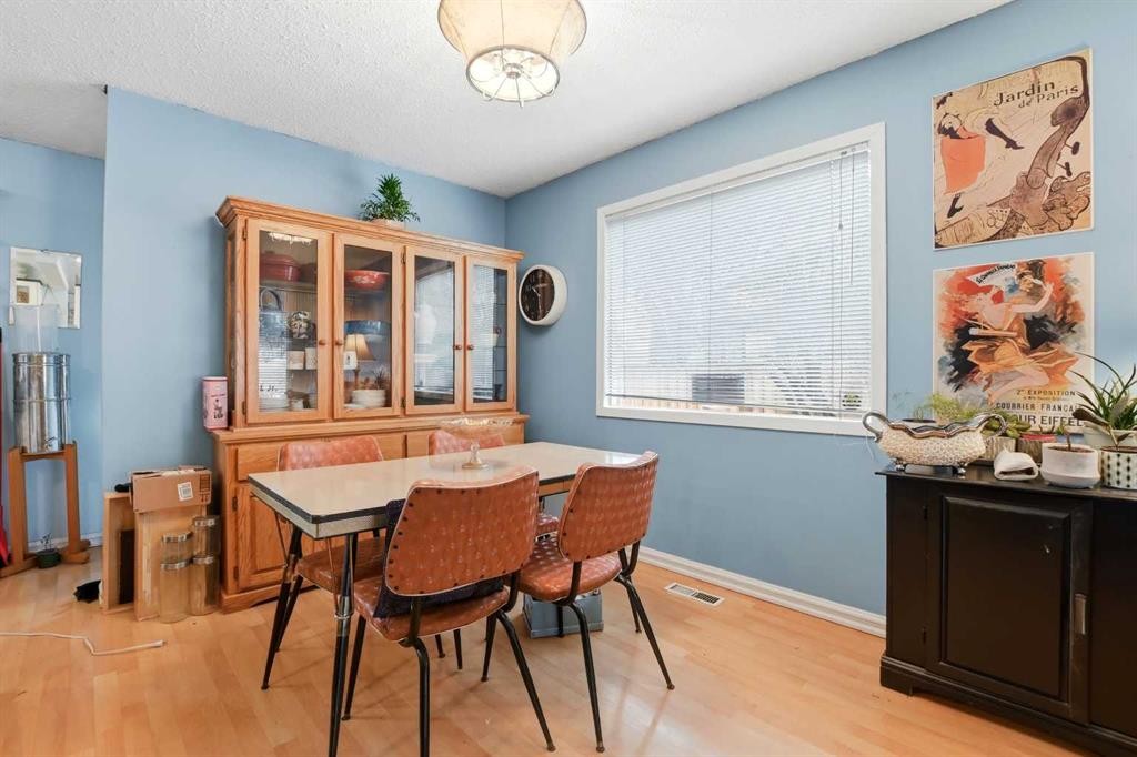 39 Norris Close, Red Deer, AB - Indoor Photo Showing Dining Room