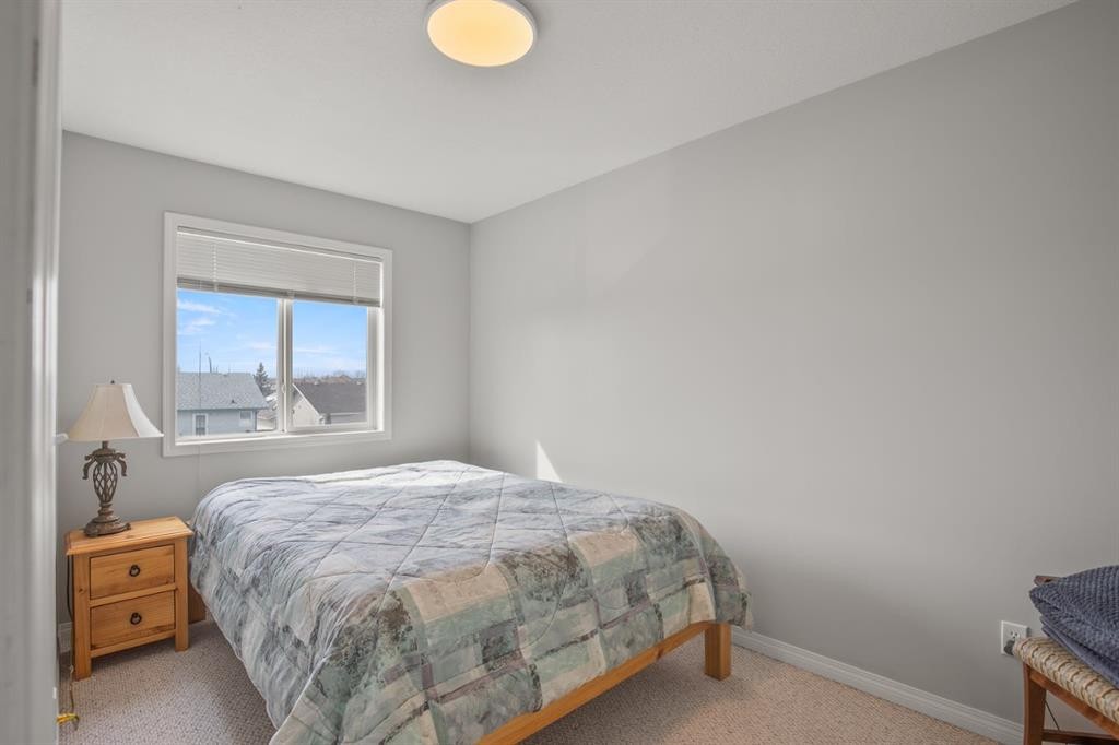 37-33 Donlevy Avenue, Red Deer, AB - Indoor Photo Showing Bedroom