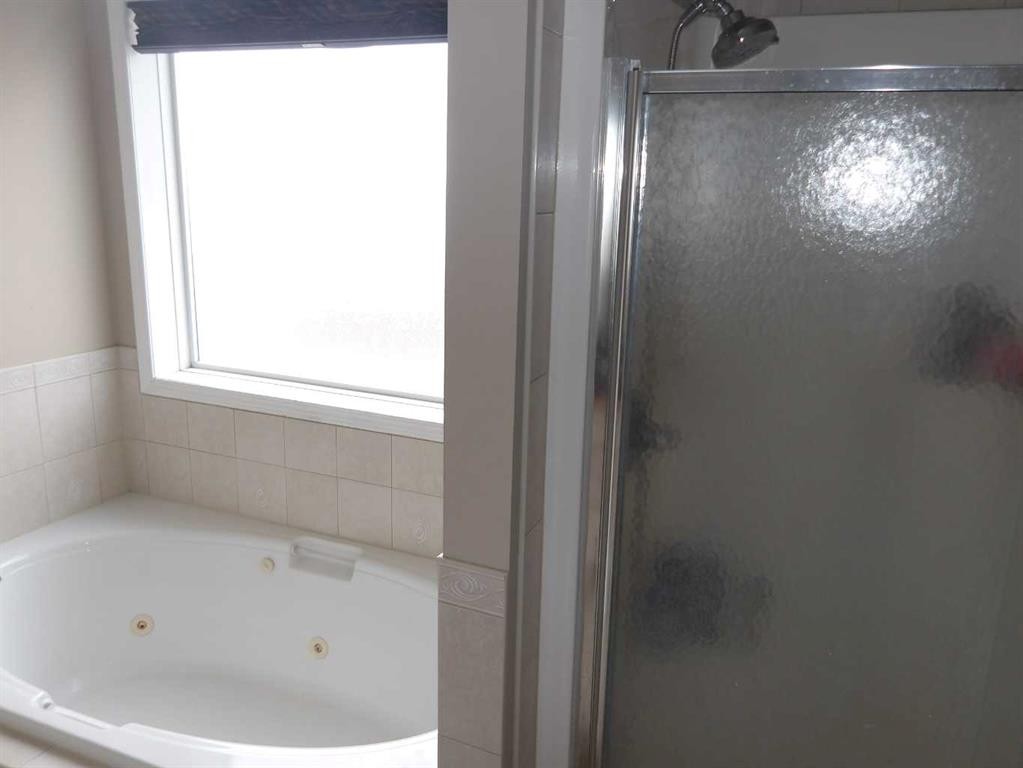 39 Ashley Close, Red Deer, AB - Indoor Photo Showing Bathroom