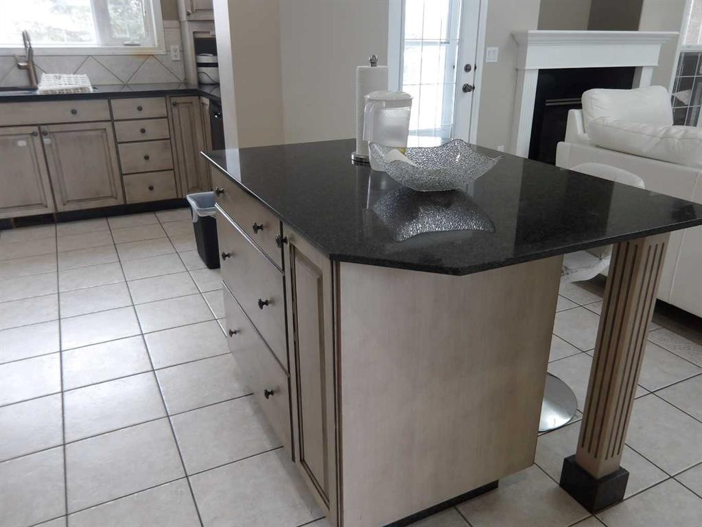 39 Ashley Close, Red Deer, AB - Indoor Photo Showing Kitchen