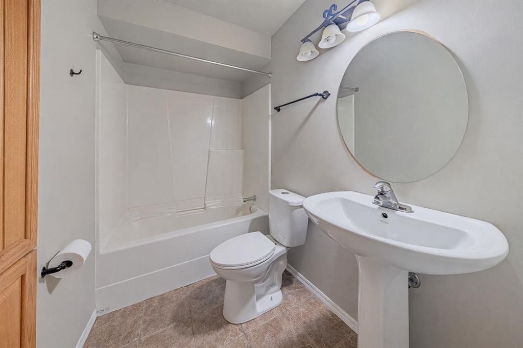 11 Inglis Crescent, Red Deer, AB - Indoor Photo Showing Bathroom