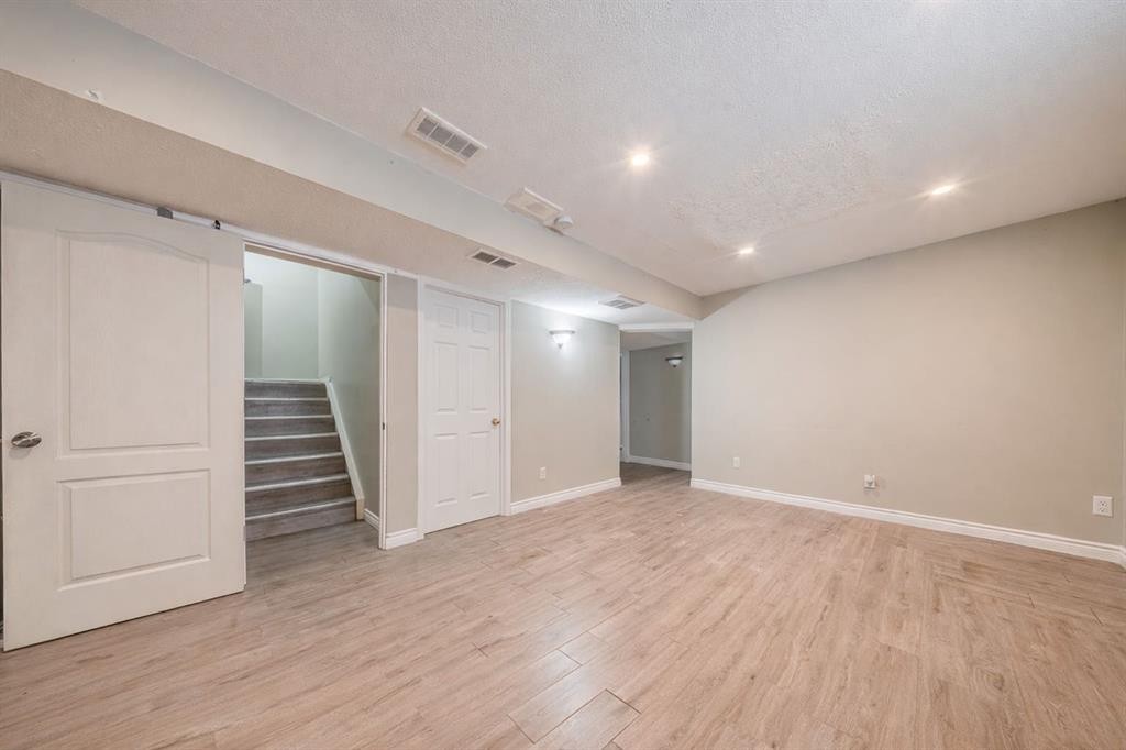 11 Inglis Crescent, Red Deer, AB - Indoor Photo Showing Other Room