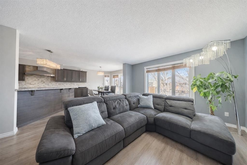 11 Inglis Crescent, Red Deer, AB - Indoor Photo Showing Living Room