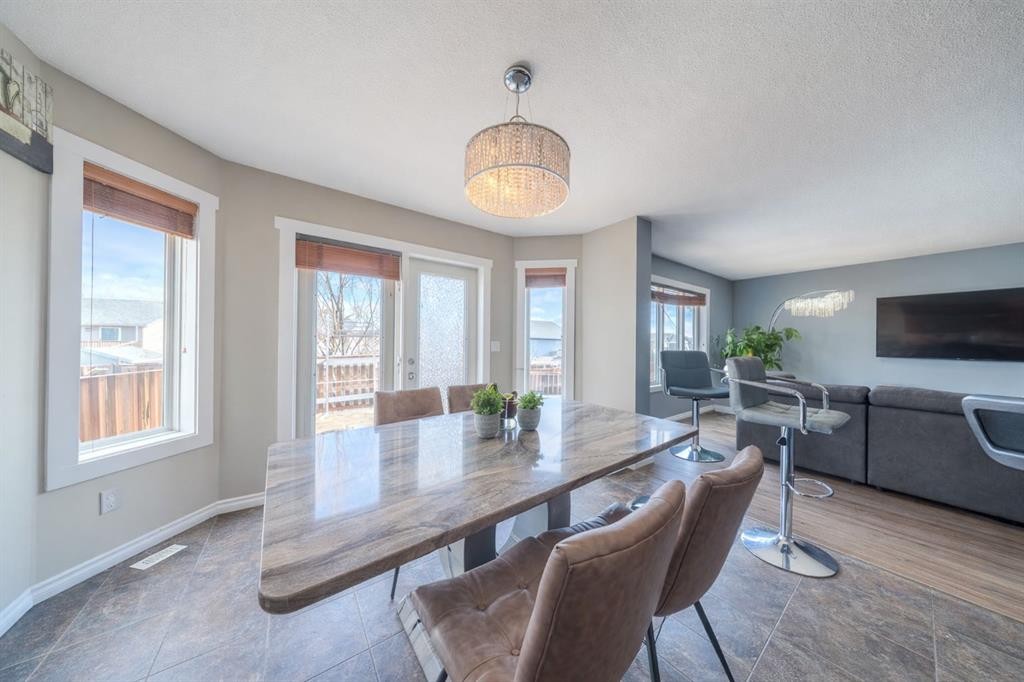 11 Inglis Crescent, Red Deer, AB - Indoor Photo Showing Dining Room
