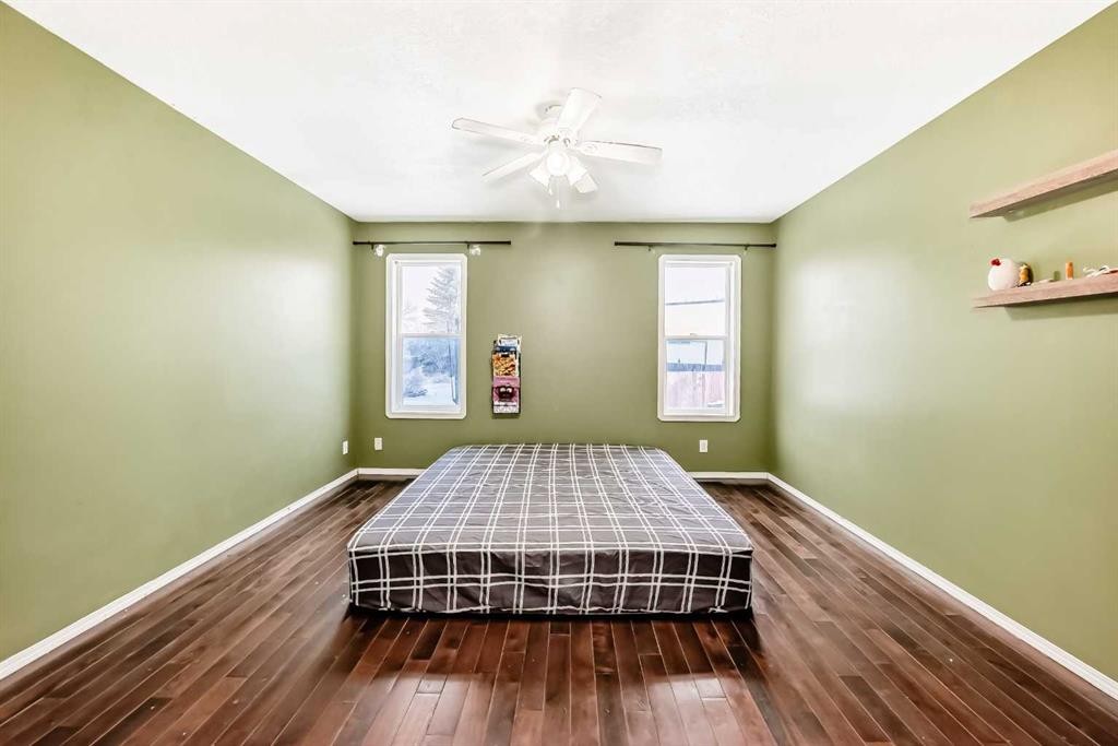 29 Duval Crescent, Red Deer, AB - Indoor Photo Showing Bedroom