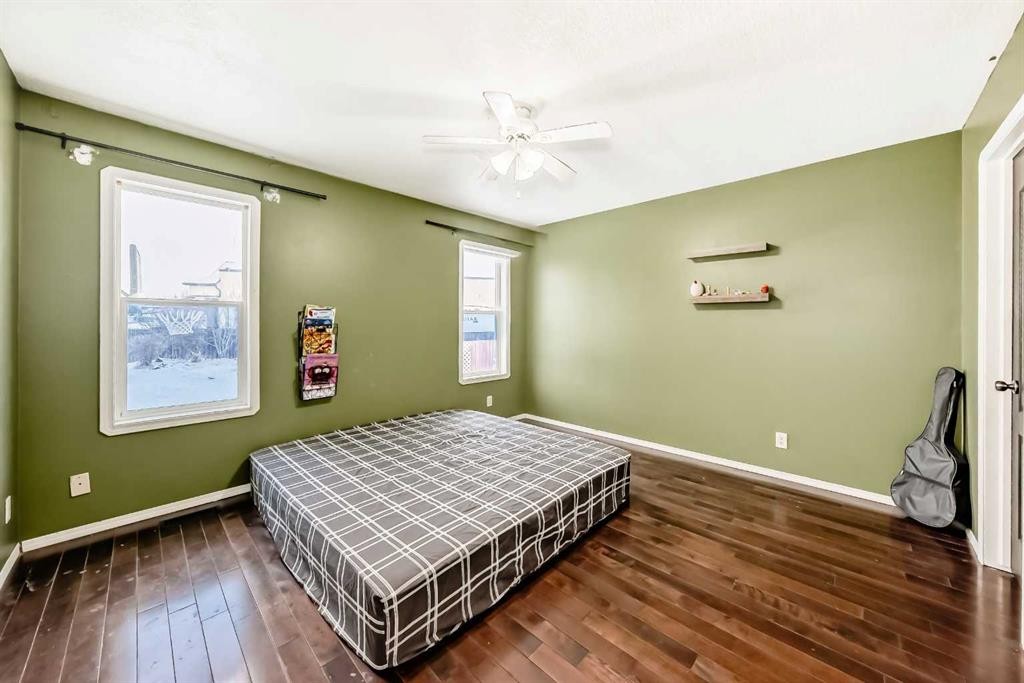 29 Duval Crescent, Red Deer, AB - Indoor Photo Showing Bedroom