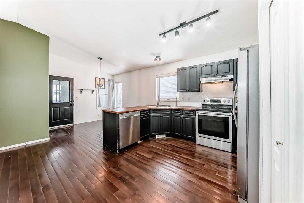 29 Duval Crescent, Red Deer, AB - Indoor Photo Showing Kitchen With Upgraded Kitchen