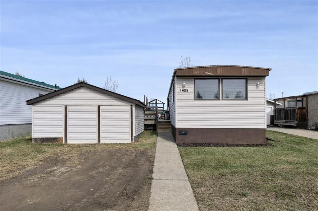 4908 55 Avenue, Camrose, AB - Outdoor With Exterior