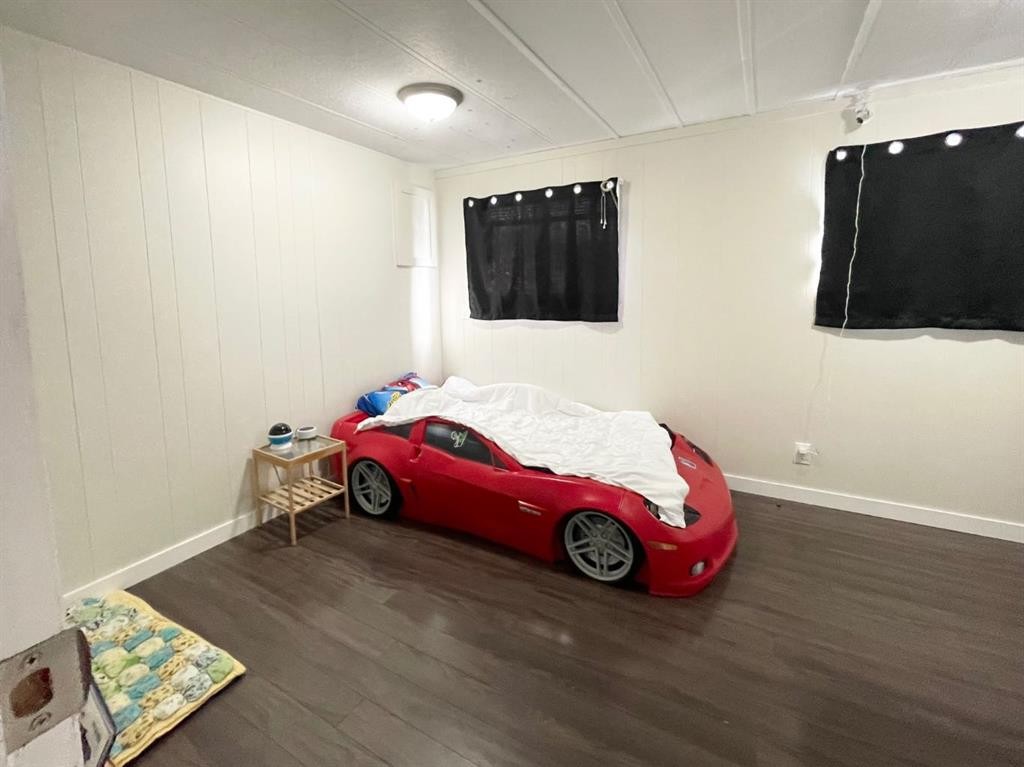 4908 55 Avenue, Camrose, AB - Indoor Photo Showing Garage