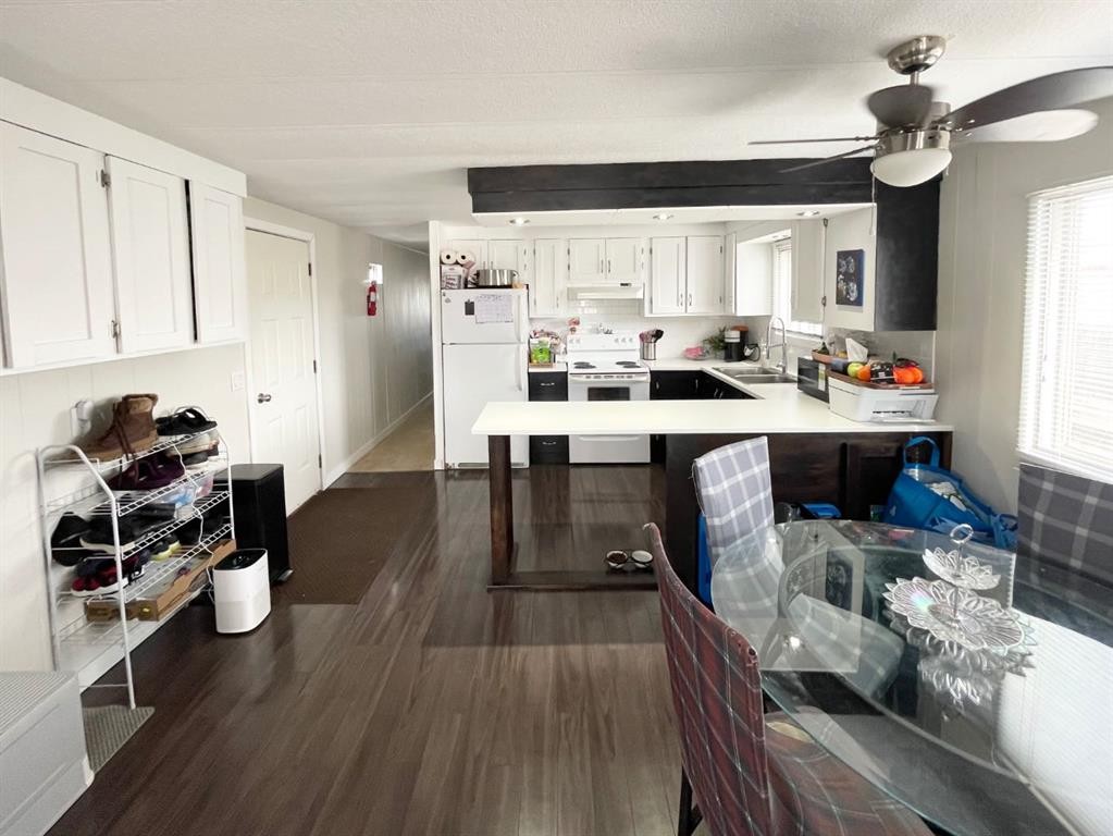 4908 55 Avenue, Camrose, AB - Indoor