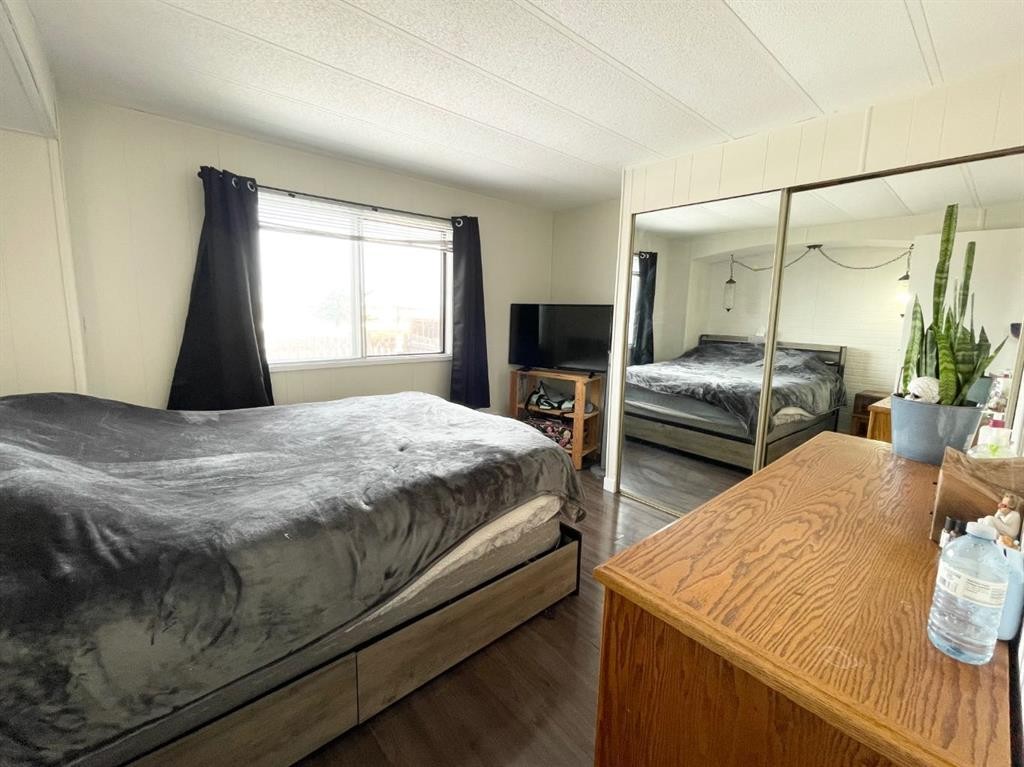 4908 55 Avenue, Camrose, AB - Indoor Photo Showing Bedroom