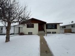 5112 55 Ave Ponoka, AB T4J 1G8