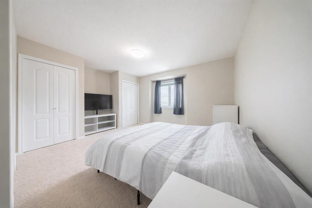 807-30 Carleton Avenue, Red Deer, AB - Indoor Photo Showing Bedroom