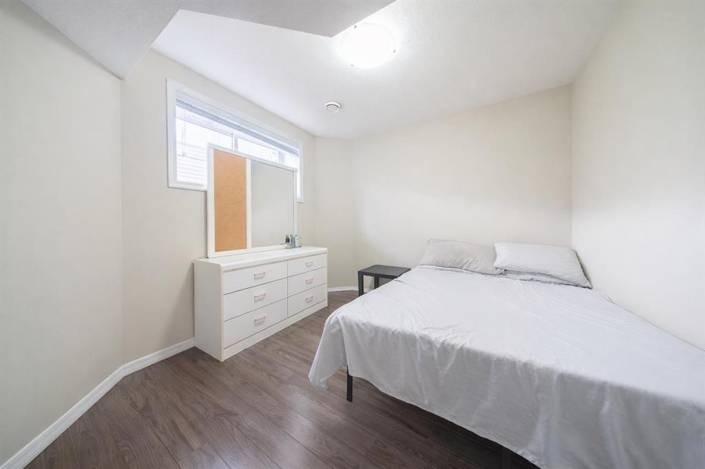807-30 Carleton Avenue, Red Deer, AB - Indoor Photo Showing Bedroom