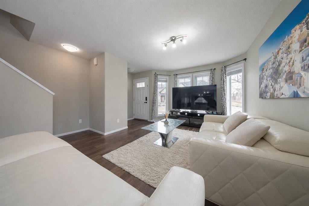 807-30 Carleton Avenue, Red Deer, AB - Indoor Photo Showing Living Room