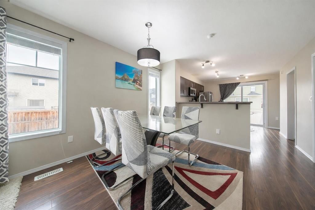807-30 Carleton Avenue, Red Deer, AB - Indoor Photo Showing Dining Room