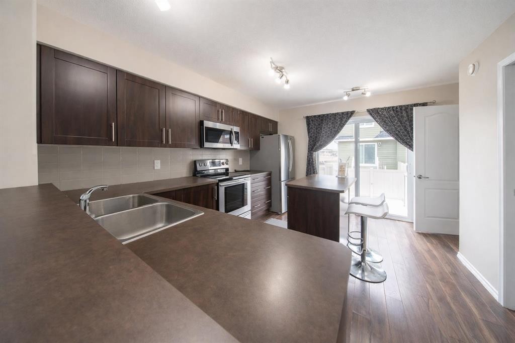 807-30 Carleton Avenue, Red Deer, AB - Indoor Photo Showing Kitchen With Double Sink With Upgraded Kitchen