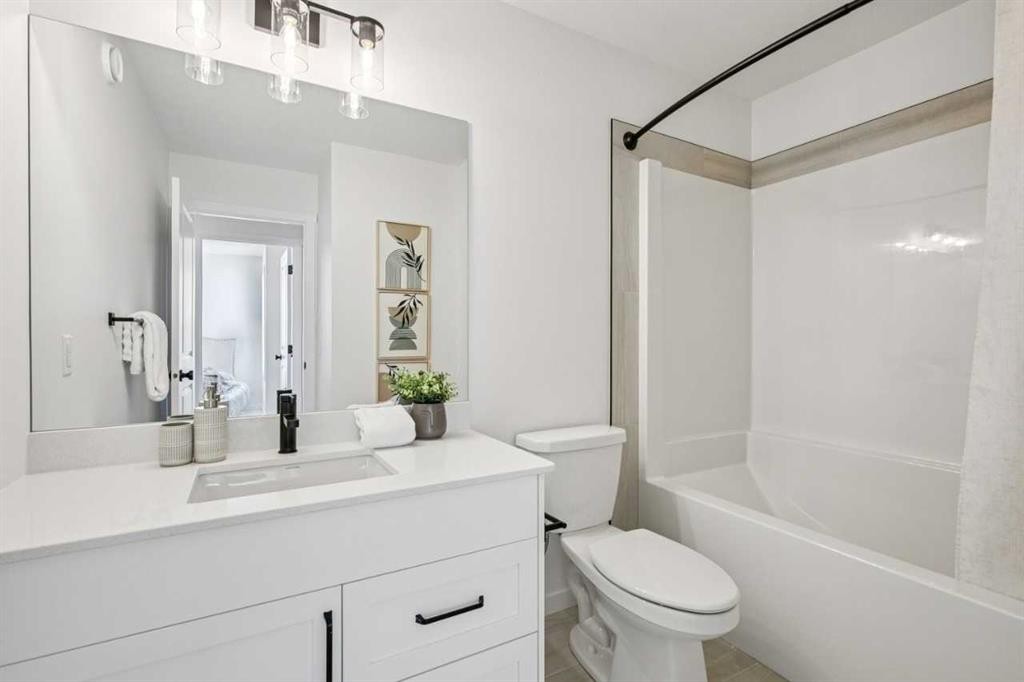 98 Creekstone Place Sw, Calgary, AB - Indoor Photo Showing Bathroom