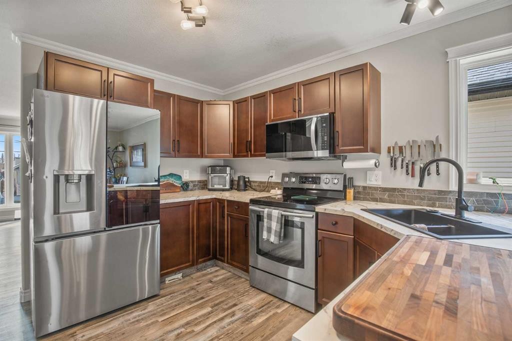44 White Avenue, Red Deer, AB - Indoor Photo Showing Kitchen With Stainless Steel Kitchen With Double Sink