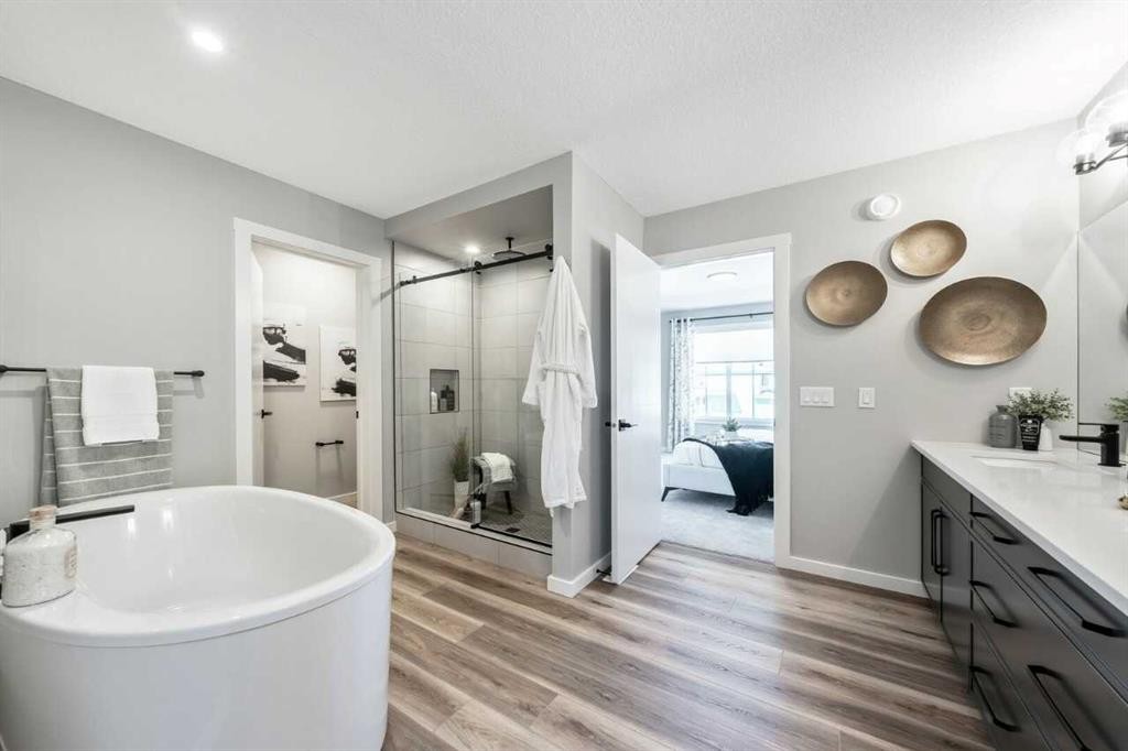 56 Osprey Hill Place Sw, Calgary, AB - Indoor Photo Showing Bathroom
