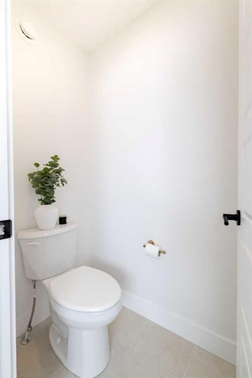 236 Amblestone Crescent Nw, Calgary, AB - Indoor Photo Showing Bathroom