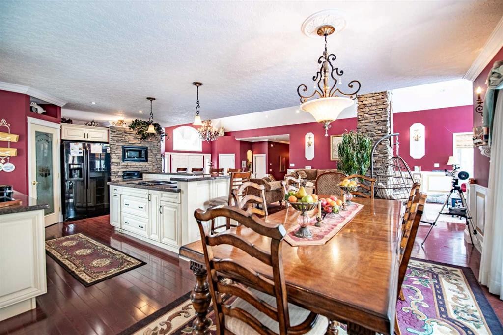 295 Jarvis Glen Close, Jarvis Bay, AB - Indoor Photo Showing Dining Room