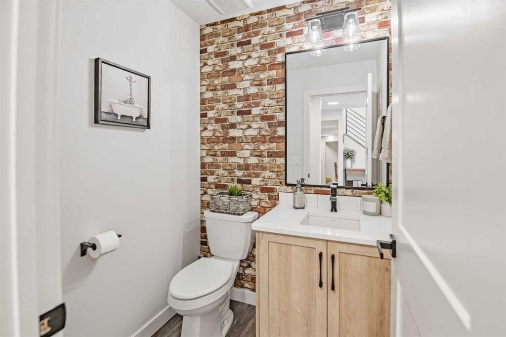 52 Iron Gate Boulevard, Sylvan Lake, AB - Indoor Photo Showing Bathroom