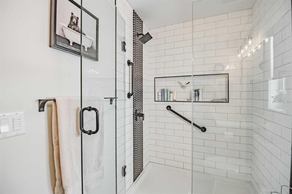 52 Iron Gate Boulevard, Sylvan Lake, AB - Indoor Photo Showing Bathroom