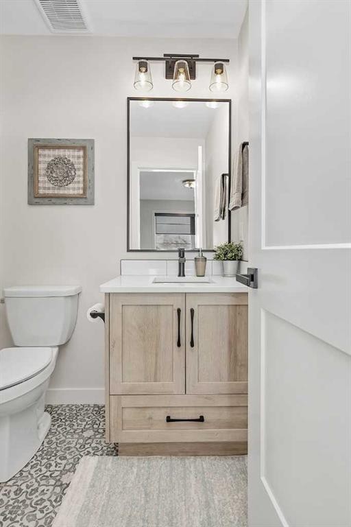 52 Iron Gate Boulevard, Sylvan Lake, AB - Indoor Photo Showing Bathroom