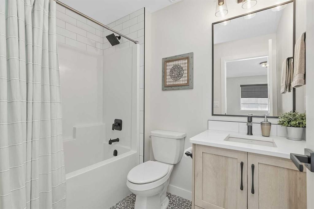 52 Iron Gate Boulevard, Sylvan Lake, AB - Indoor Photo Showing Bathroom