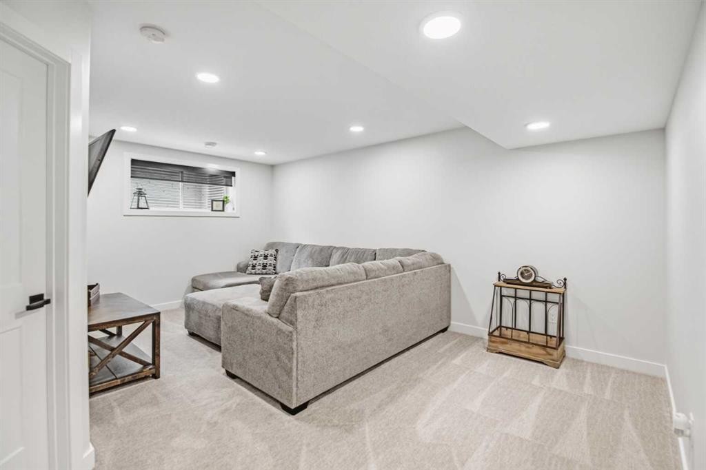 52 Iron Gate Boulevard, Sylvan Lake, AB - Indoor