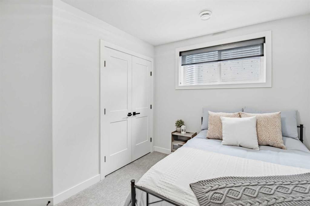 52 Iron Gate Boulevard, Sylvan Lake, AB - Indoor Photo Showing Bedroom