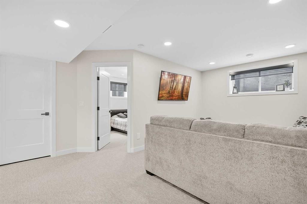 52 Iron Gate Boulevard, Sylvan Lake, AB - Indoor