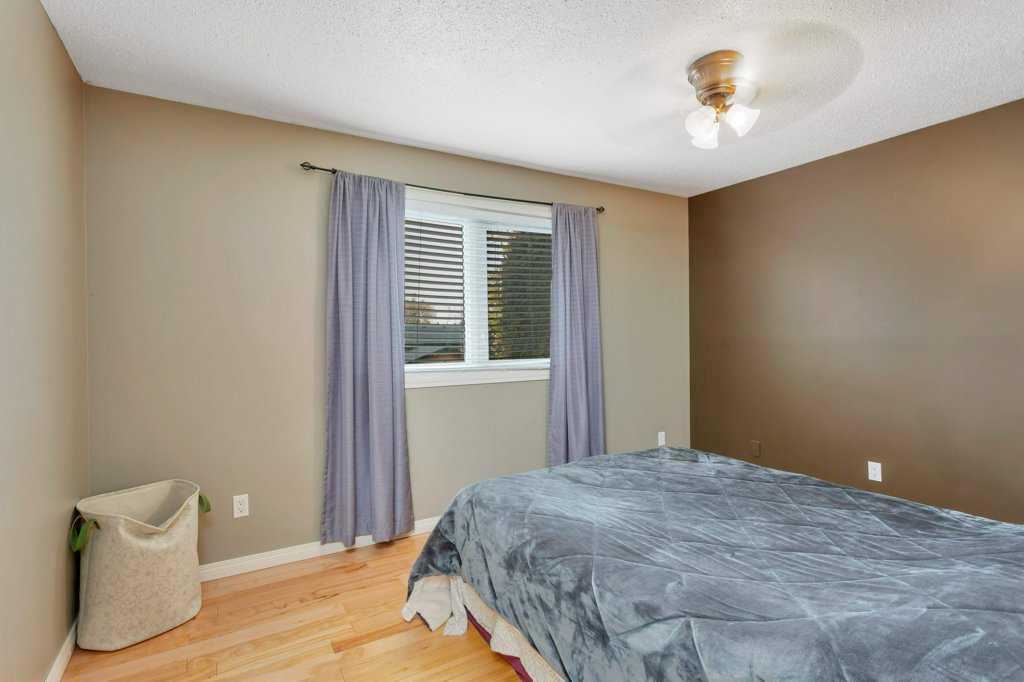 7 Nellis Avenue, Red Deer, AB - Indoor Photo Showing Bedroom