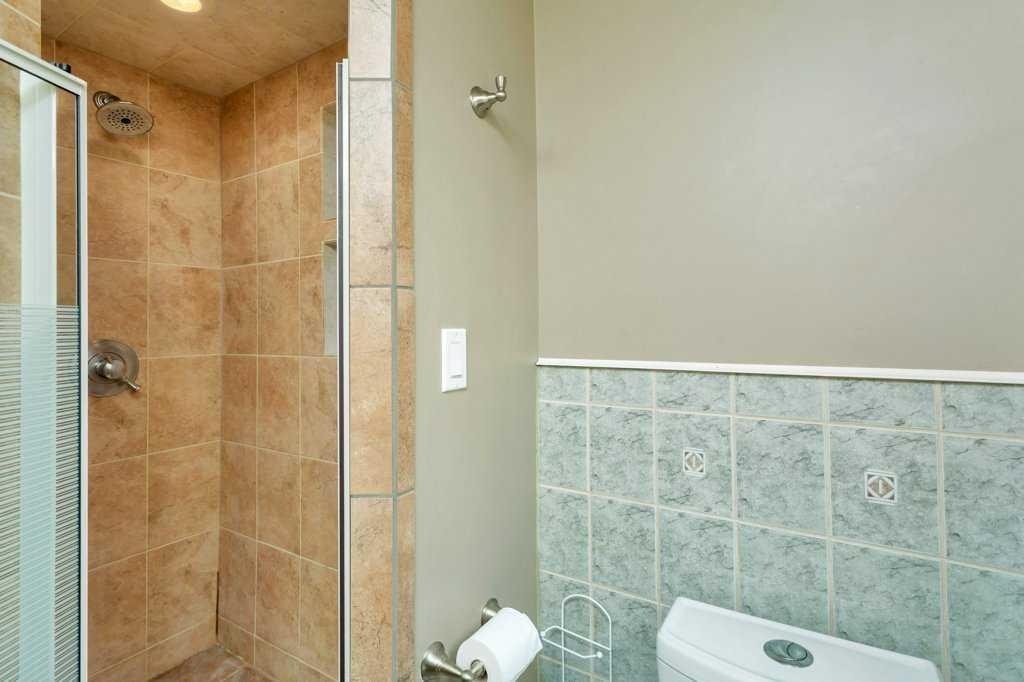 7 Nellis Avenue, Red Deer, AB - Indoor Photo Showing Bathroom