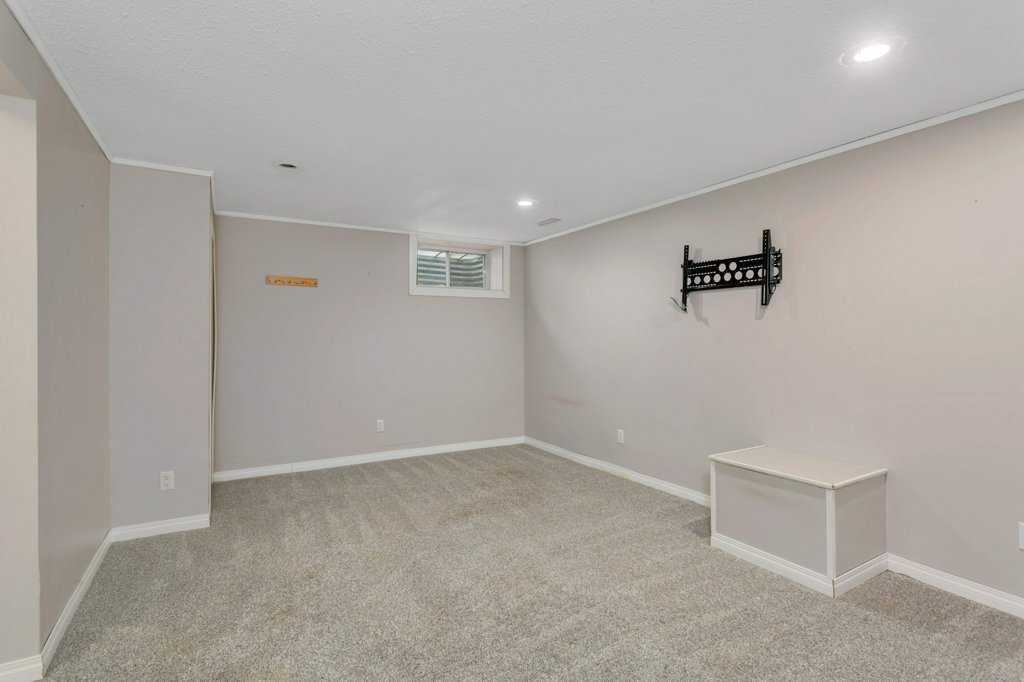 7 Nellis Avenue, Red Deer, AB - Indoor