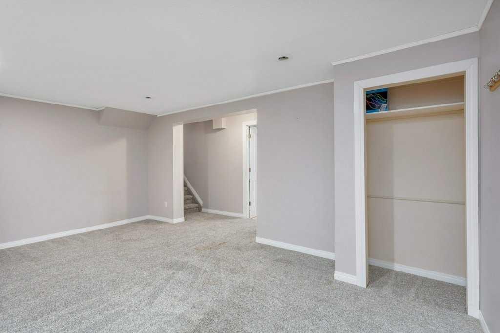 7 Nellis Avenue, Red Deer, AB - Indoor Photo Showing Other Room