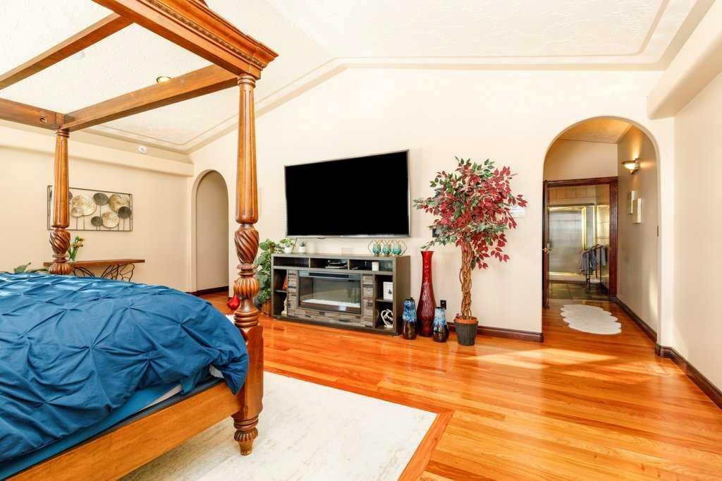 85 Oberlin Avenue, Red Deer, AB - Indoor Photo Showing Bedroom