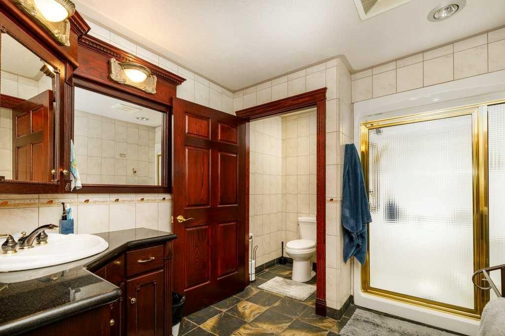 85 Oberlin Avenue, Red Deer, AB - Indoor Photo Showing Bathroom