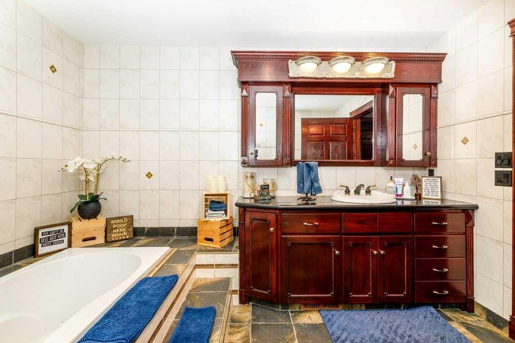 85 Oberlin Avenue, Red Deer, AB - Indoor Photo Showing Bathroom