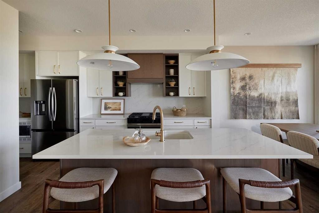 9 Shawnee Passage Sw, Calgary, AB - Indoor Photo Showing Kitchen With Upgraded Kitchen