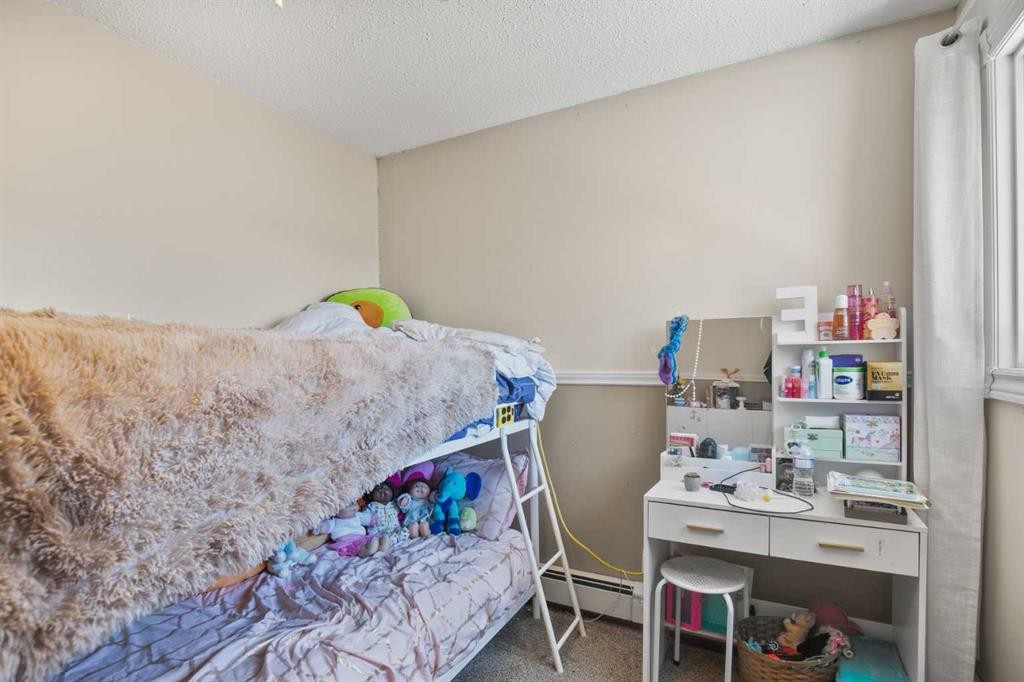 30 Greig Drive, Red Deer, AB - Indoor Photo Showing Bedroom