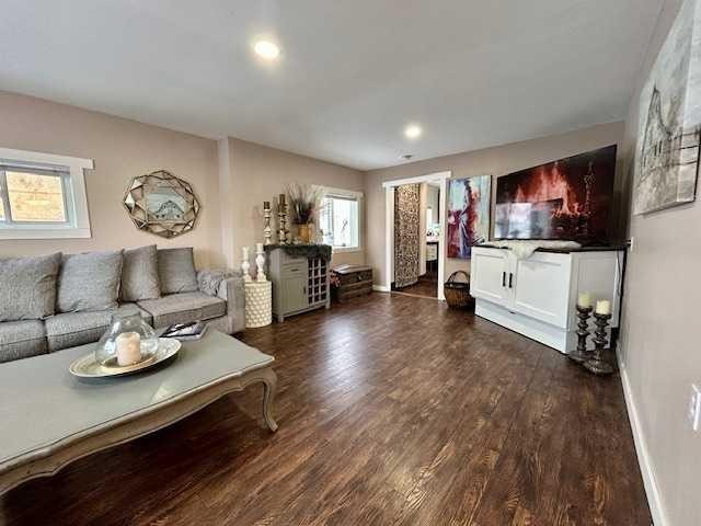 5008 54Th Ave, Bashaw, AB - Indoor Photo Showing Living Room