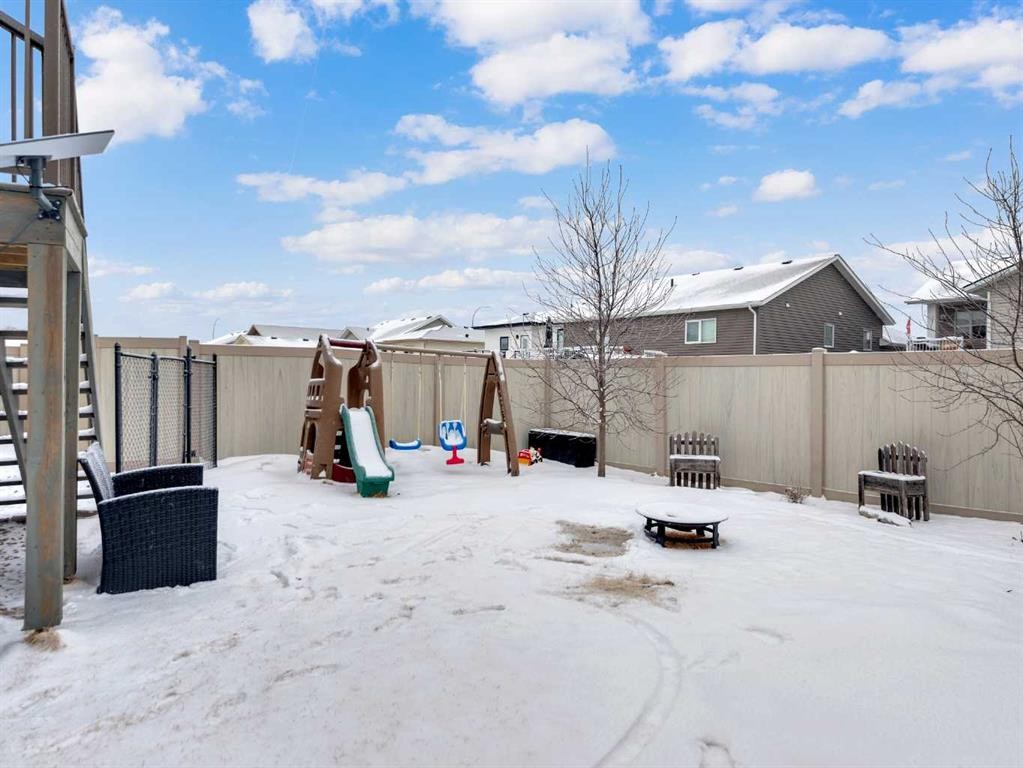 94 Mackenzie Crescent, Lacombe, AB - Outdoor