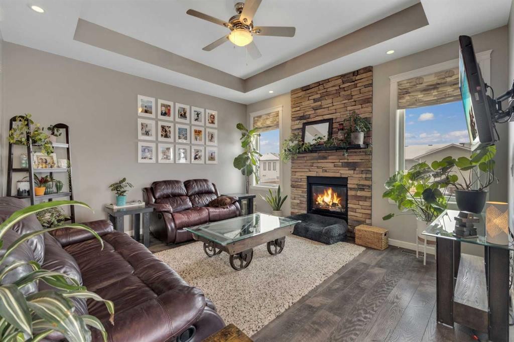 94 Mackenzie Crescent, Lacombe, AB - Indoor Photo Showing Living Room With Fireplace